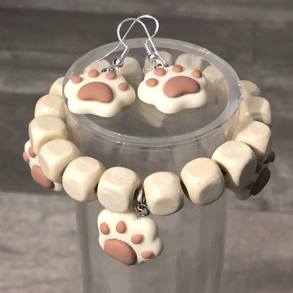 Dog paws earrings and dog paws bracelet handmade with wooden beads - Picture 3 of 7
